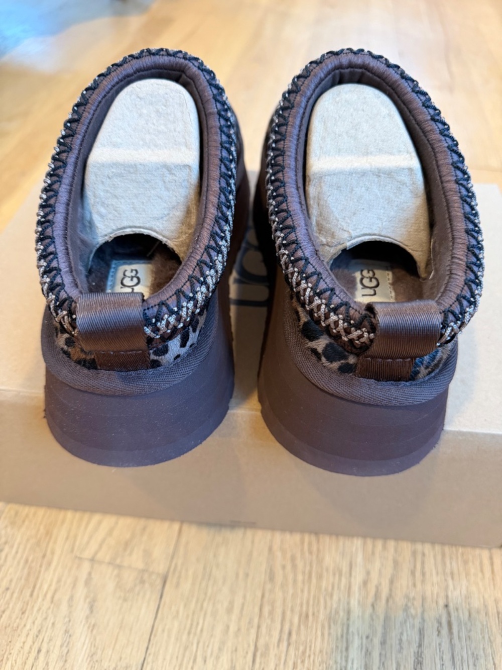 NIB Women’s UGG Tazz Caspian Burnt Cedar Size 5 Platform Mules Slippers - Picture 3 of 7